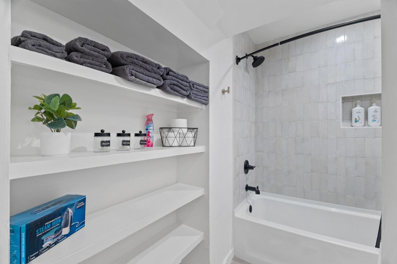 Stylish Phoenix Townhome - Foosball Table, Laundry, Parking! מראה חיצוני תמונה
